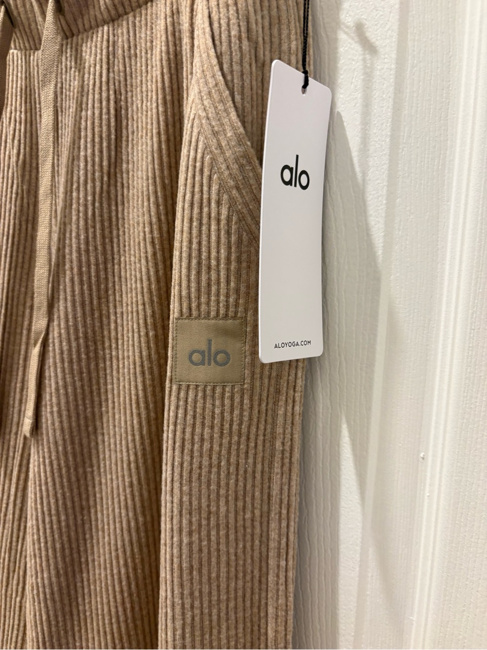 Alo Yoga Ribbed Muse Wide Leg Pant – Gravel Heather – Small –NWT sold out style - Picture 9 of 11
